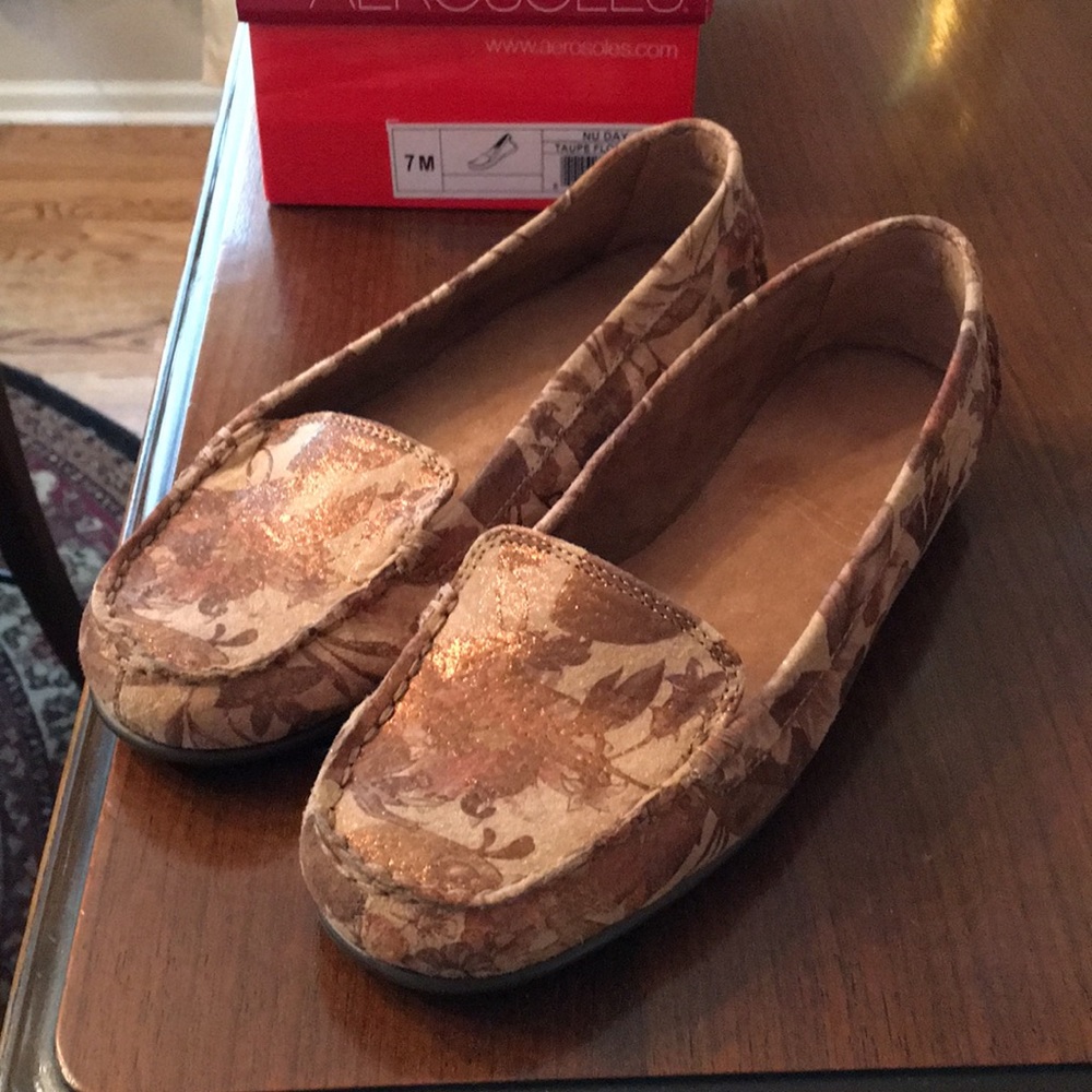 Women’s floral loafers